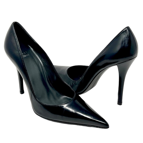 Stuart Weitzman Shoes - Stuart Weitzman women's black leather point toe pumps size 8 wide